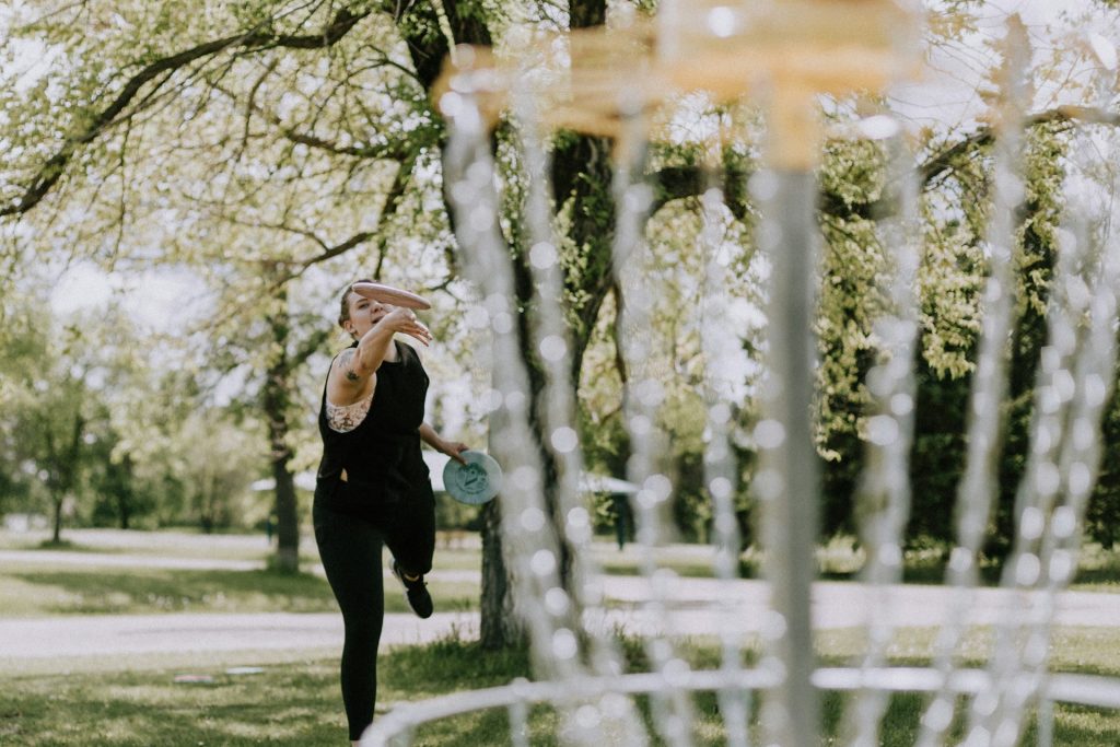 How Long Does a Typical Round of Disc Golf Take for Beginners?